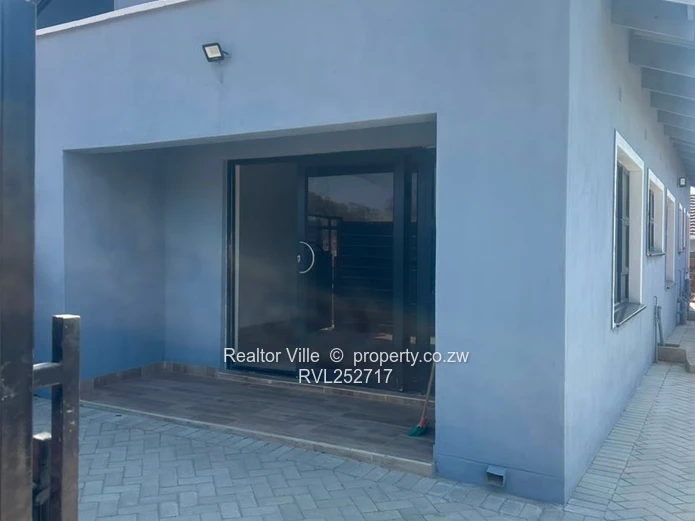 Modern 3-Bed Garden Flat Westgate — Borehole & Built-ins