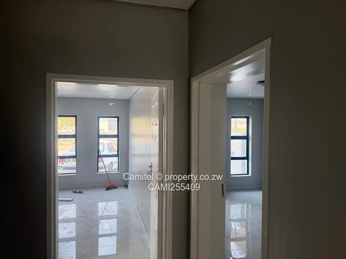 Arlington Newly Buid4-Bed Townhouse Complex — Secure, Solar & Garden