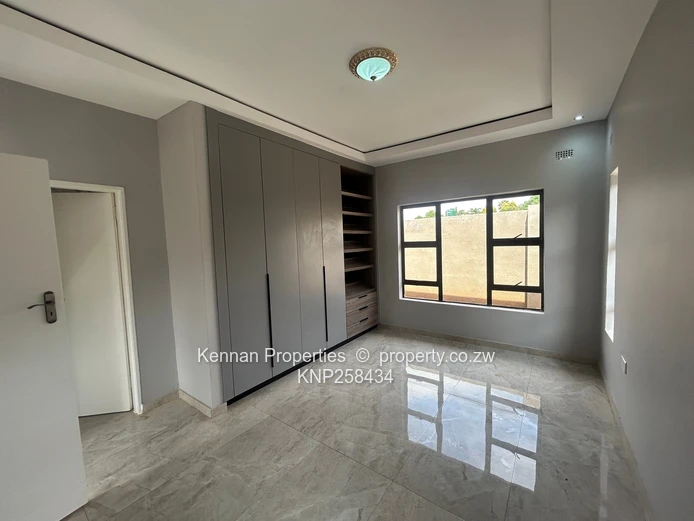Luxury Modern Living – Close To Westgate Shopping Centre