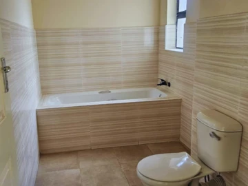 2 Bedroom Flat & Apartment