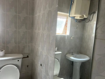 2 Bedroom Flat & Apartment