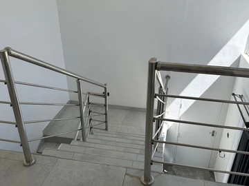 4 Bedroom Flat & Apartment