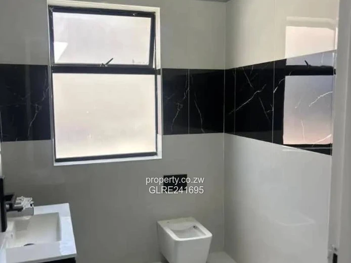 Contemporary Pomona 4-Bed with Pool, Borehole & Vaulted Ceilings