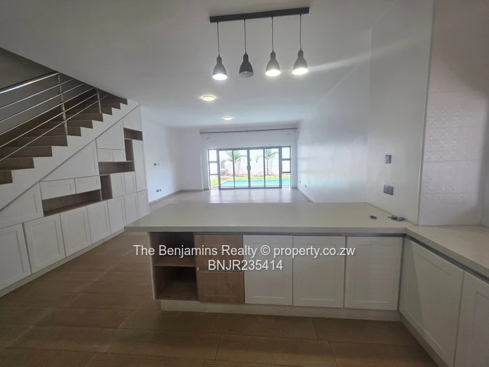 Four Bedroom Townhoiuse In Avondale