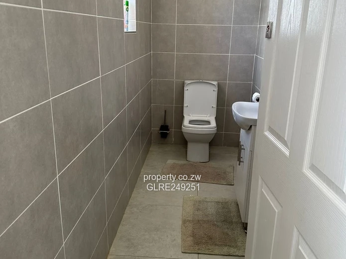 Stylish 3-Bed Borrowdale Flat with Balcony & Borehole
