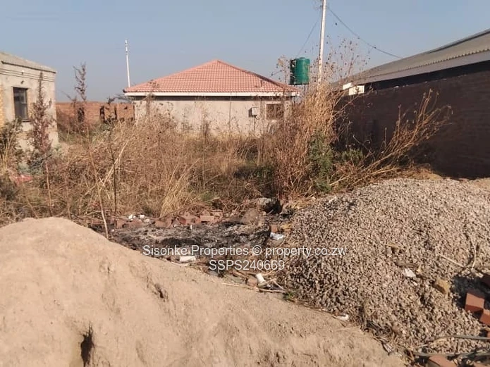 Prime 1000m2 stand for sale in Rockview