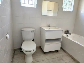 2 Bedroom Flat & Apartment