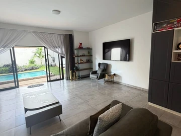 3 Bedroom Flat & Apartment