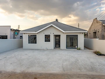 3 Bedroom Flat & Apartment