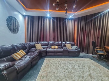6 Bedroom House