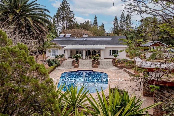 Modern entertainer's house plus land to develop