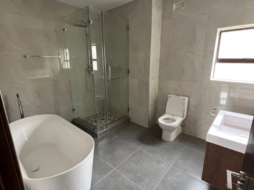 3 Bedroom Flat & Apartment