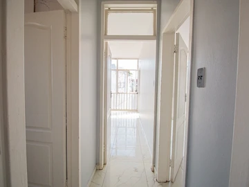 2 Bedroom Flat & Apartment