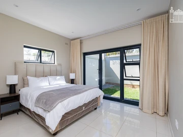 2 Bedroom Flat & Apartment