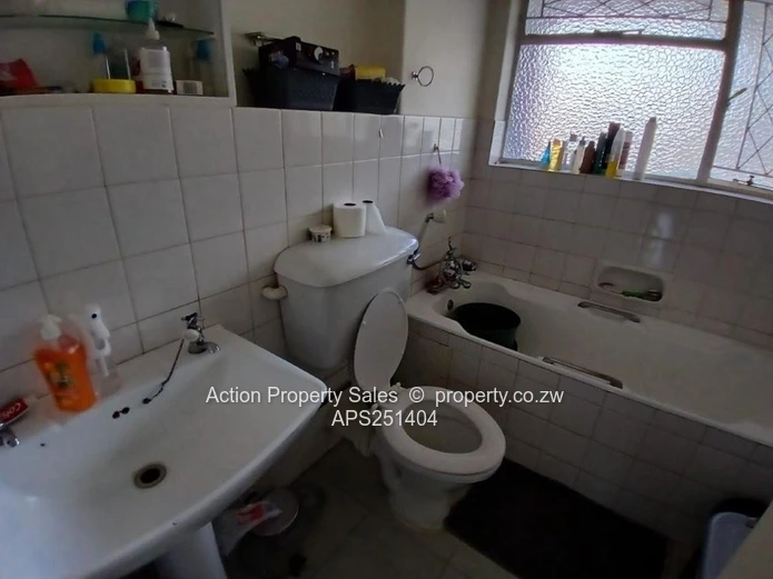 Neat 2 Bed Garden Flat In Avondale! 