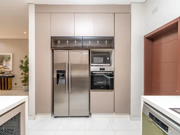 3 Bedroom Flat & Apartment