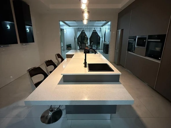 6 Bedroom House