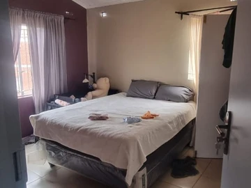 2 Bedroom Flat & Apartment