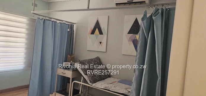 Milton Park 4BR Home/Office — Solar, Tank, En-Suite