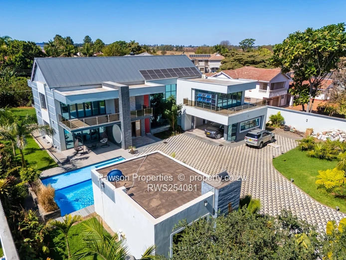 Modern 6-Bed Family Home with Pool & Solar — Mount Pleasant