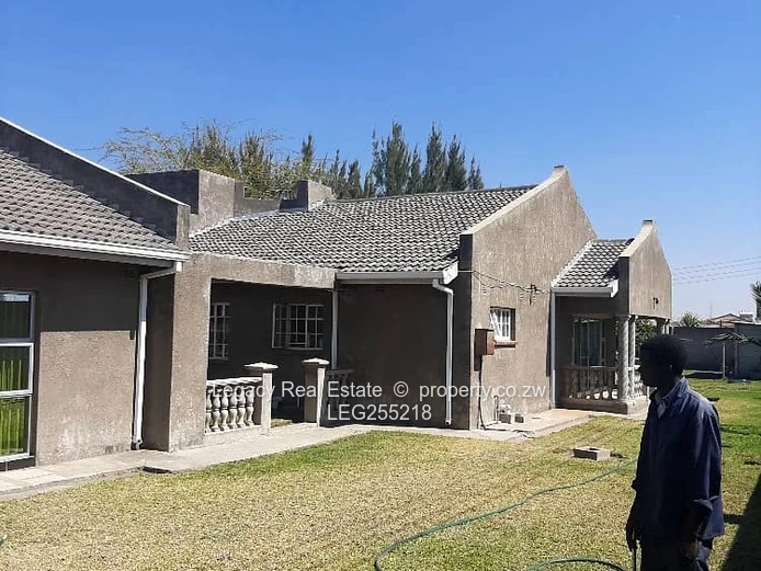 Chadcombe 4BR House for Rent — 2000m² with Borehole (Sole Mandate)