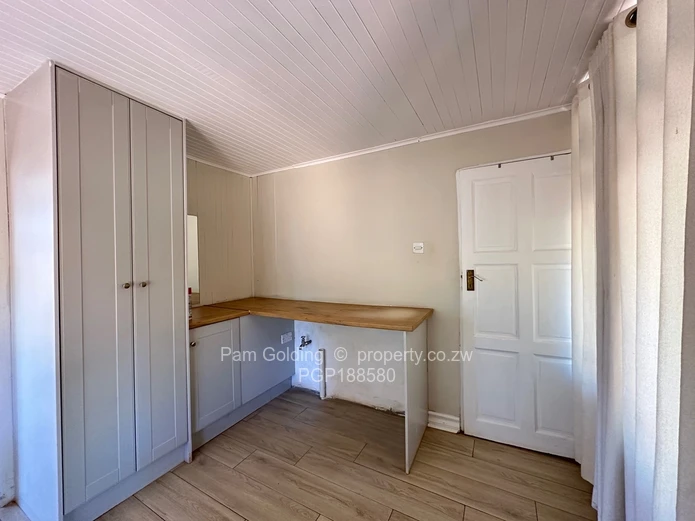 Cosy Modern Living Space - Pomona 