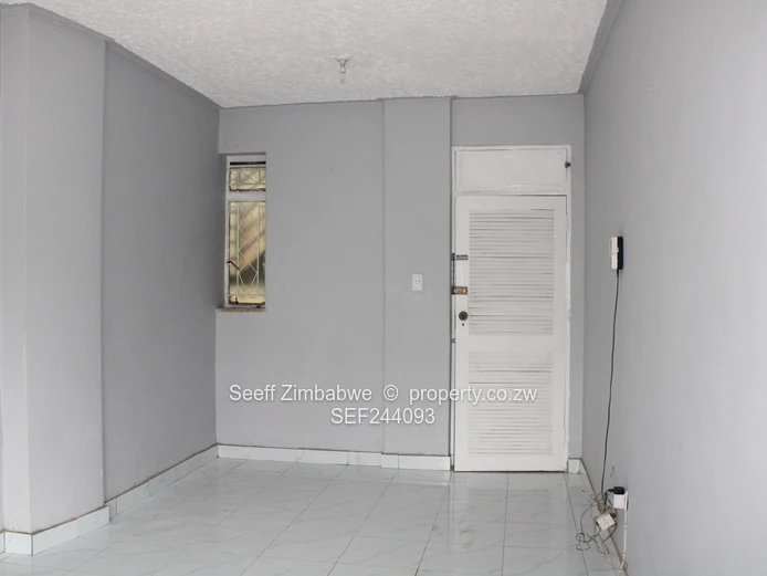 Flat To Let In The Avenues Area (Sole Mandate)