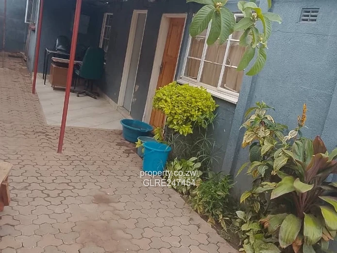 Walled, Paved 3-Bed Home with Verandah & Garden – Dzivarasekwa
