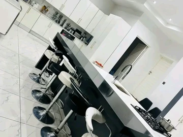 6 Bedroom House