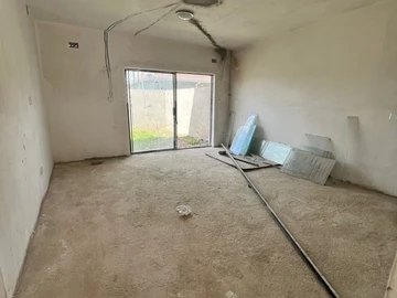 2 Bedroom Flat & Apartment