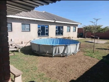 9 Bedroom House