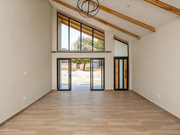 3 Bedroom Flat & Apartment