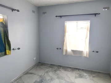 2 Bedroom Flat & Apartment