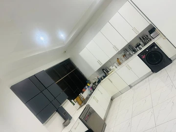 6 Bedroom House