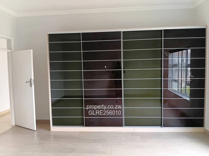 Borrowdale 3-Bed: Solar, Borehole & Enclosed Verandah