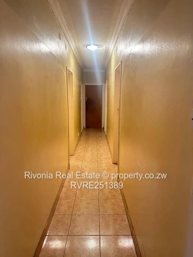 Greendale North: 4-Bed Home on 4200m² with Borehole