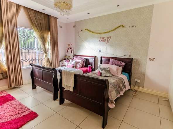 5 Bedroom House