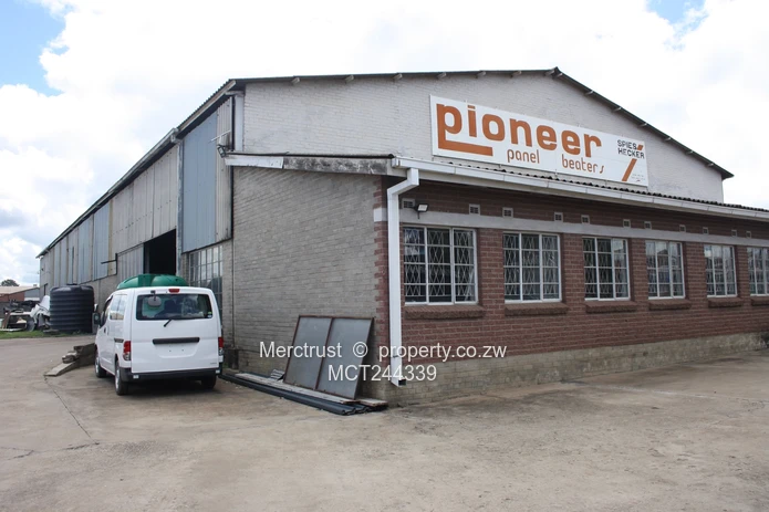 Spacious factory/warehouse