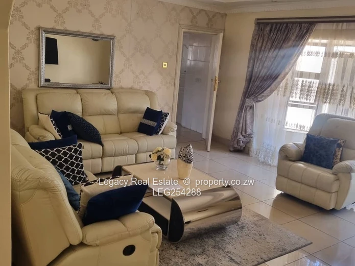 Borrowdale: Grand 9-Bed Residence on 4000m² with Borehole