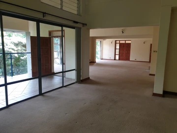 4 Bedroom Flat & Apartment