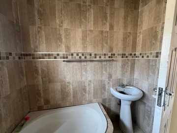 3 Bedroom Flat & Apartment