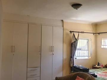 6 Bedroom House