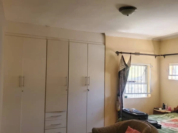 6 Bedroom House