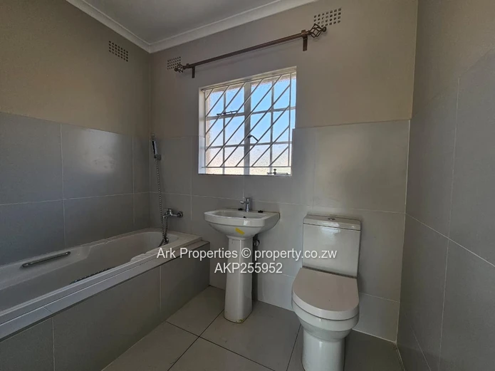 Cluster to Rent in Prospect, Waterfalls