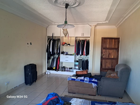 6 Bedroom House