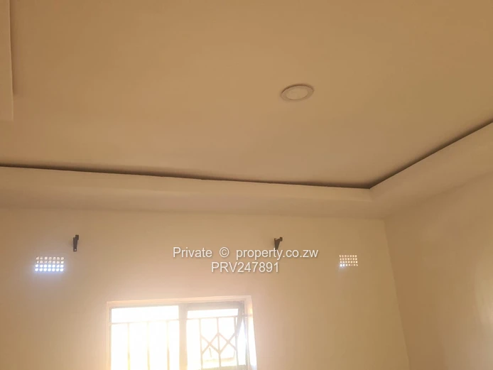 3-Bed Flat in Zimre Park – Borehole & Built-ins
