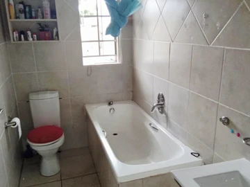 2 Bedroom Flat & Apartment