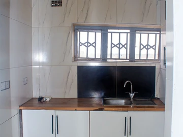 3 Bedroom Flat & Apartment