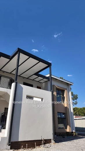 Stylish Furnished 3-Bed Unit in Highlands, Minutes from Highland Park
