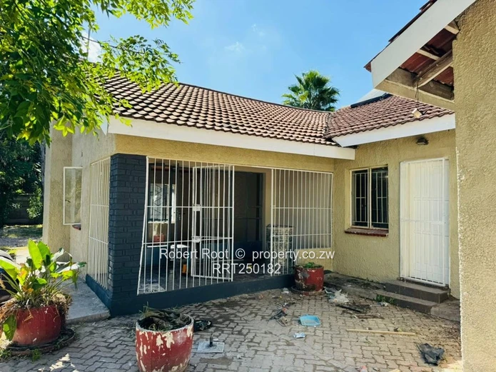 HOUSE FOR SALE in WATERFALLS PROSPECT (IDEAL FOR INVESTMENT) - TAKING NOSTRO